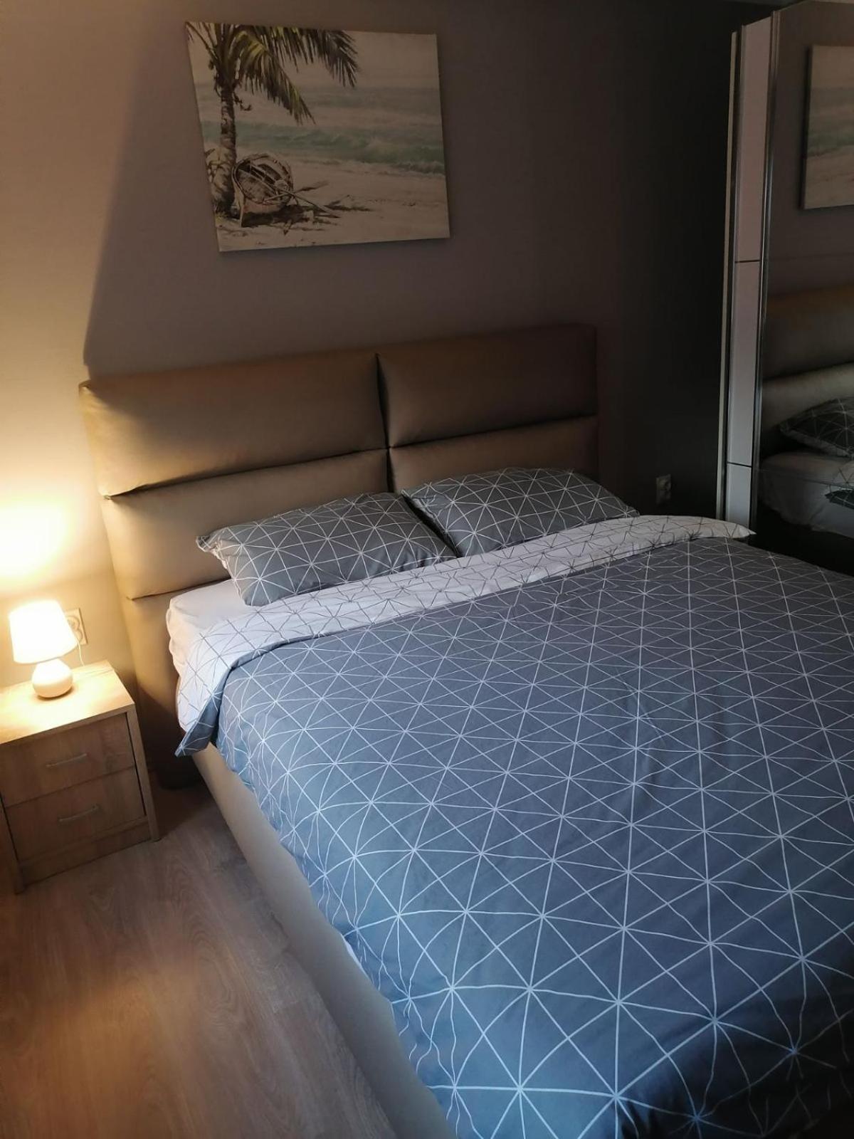 Kingston Apartment ปิโรต์ ภายนอก รูปภาพ